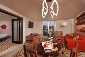 Premium bedding, pillow-top beds, in-room safe, desk - Hotel Angeleno (Los Angeles)