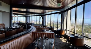 Breakfast, dinner, brunch served; ocean views