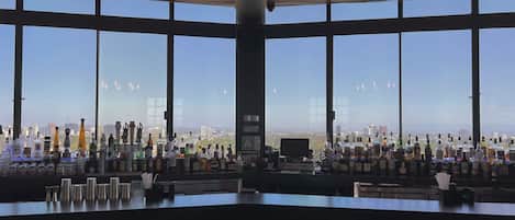 Breakfast, dinner, brunch served; sea views