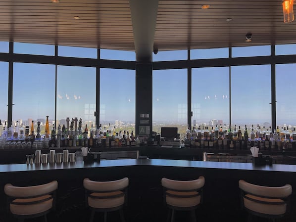 Petit déjeuner, dîner et brunch servis sur place, vue sur la mer