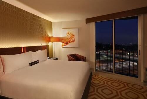 Premium bedding, pillowtop beds, in-room safe, desk