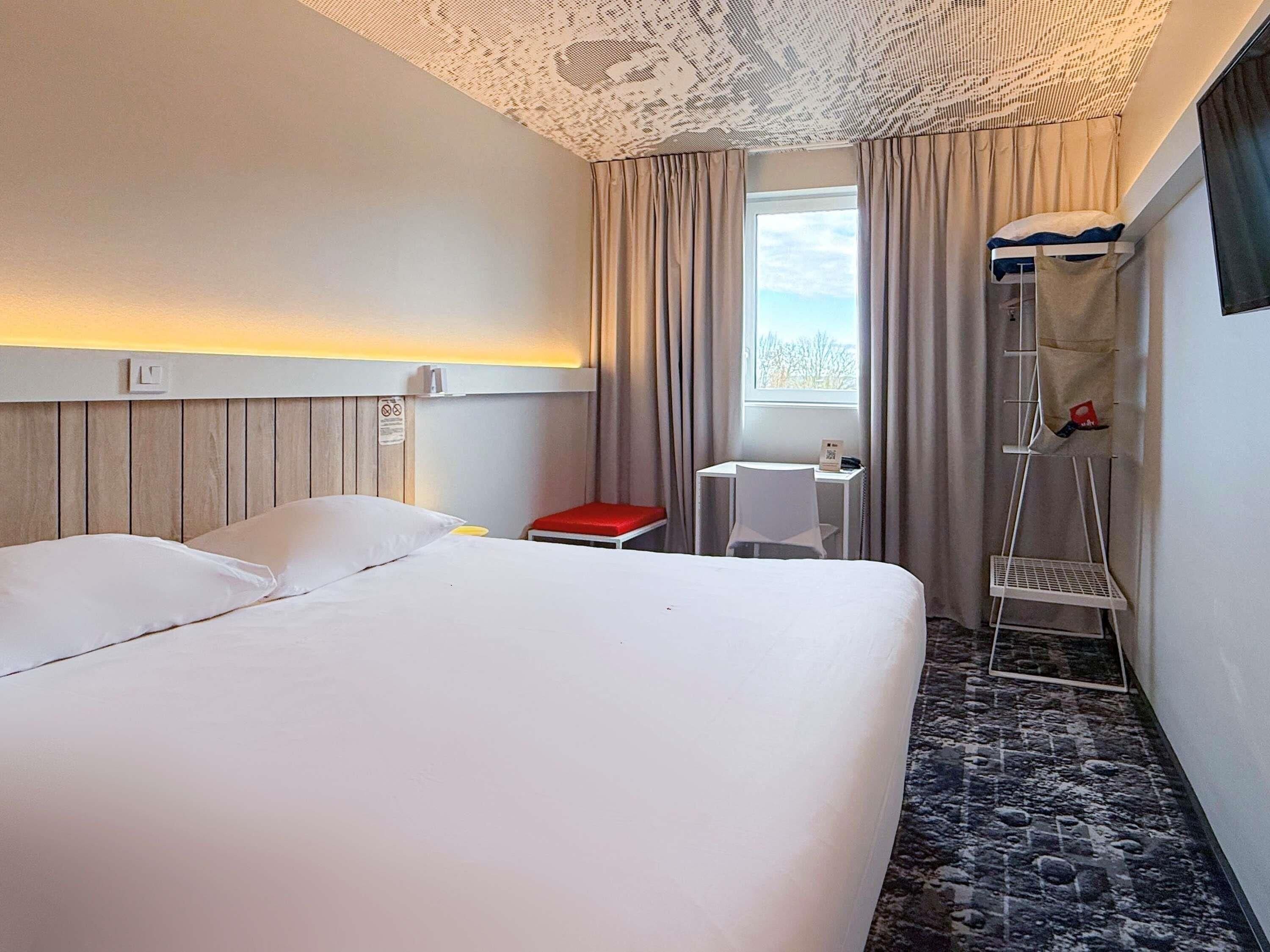 Standard Room, 1 Double Bed | Premium bedding, desk, soundproofing, iron/ironing board