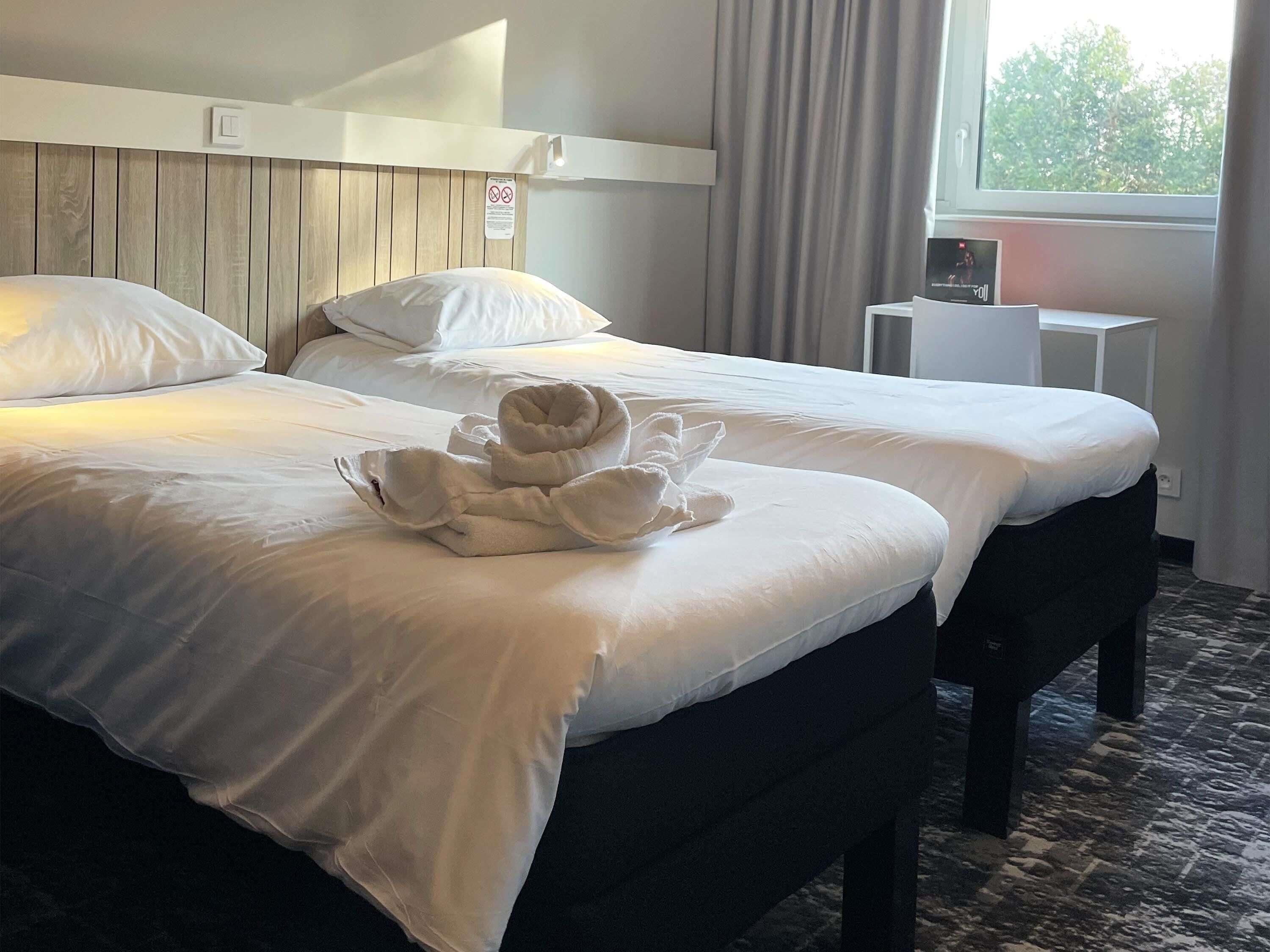 Room, 2 Twin Beds | Premium bedding, desk, soundproofing, iron/ironing board