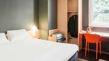 Standard Room, 1 Double Bed | Premium bedding, desk, soundproofing, iron/ironing board
