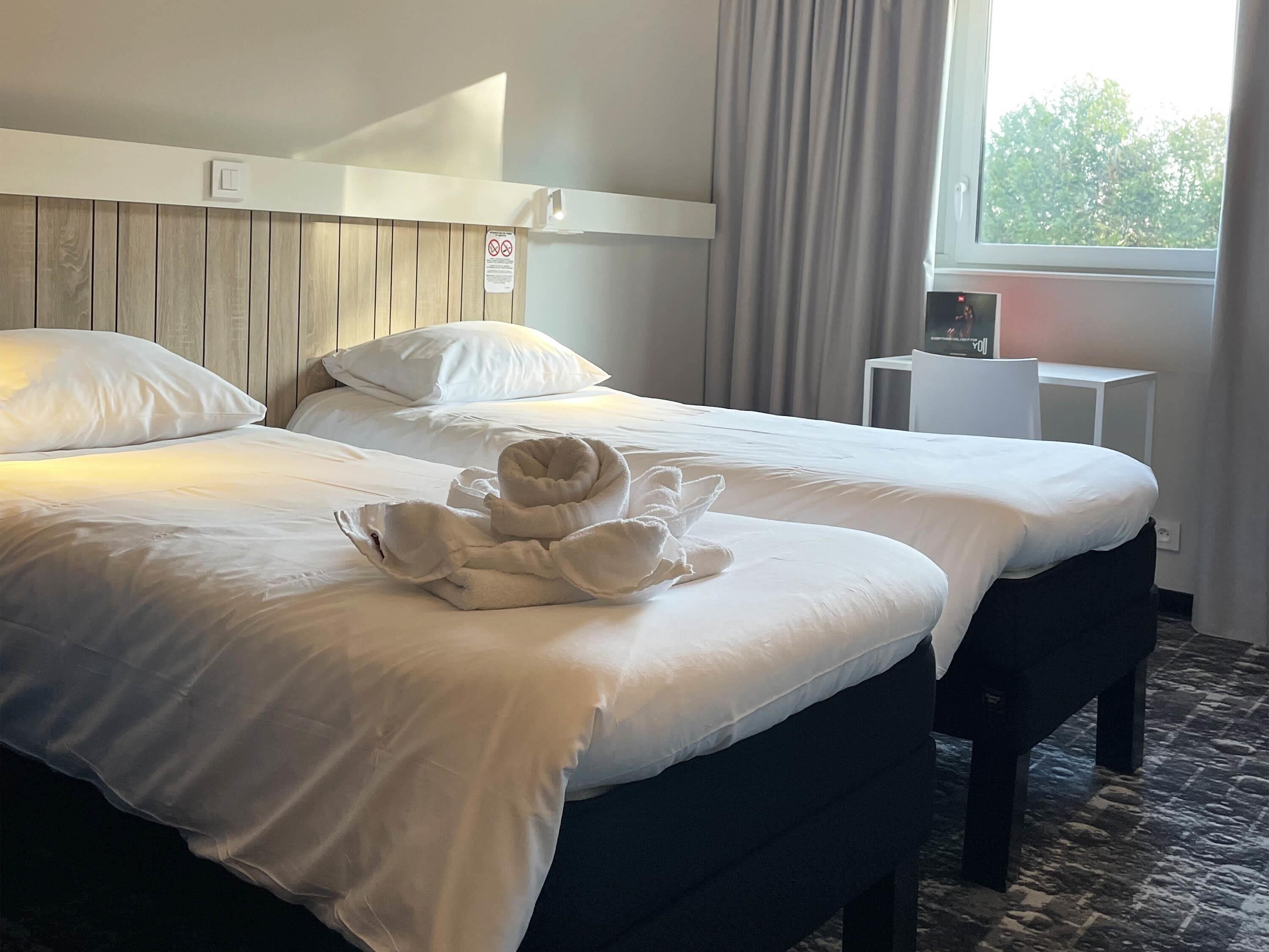 Room, 2 Twin Beds | Premium bedding, desk, soundproofing, iron/ironing board