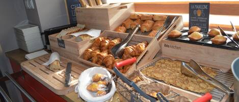 Daily buffet breakfast (EUR 11.90 per person)