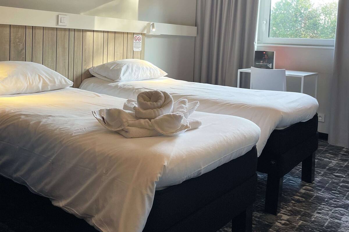 Zimmer, 2 Einzelbetten | Hochwertige Bettwaren, Schreibtisch, schallisolierte Zimmer