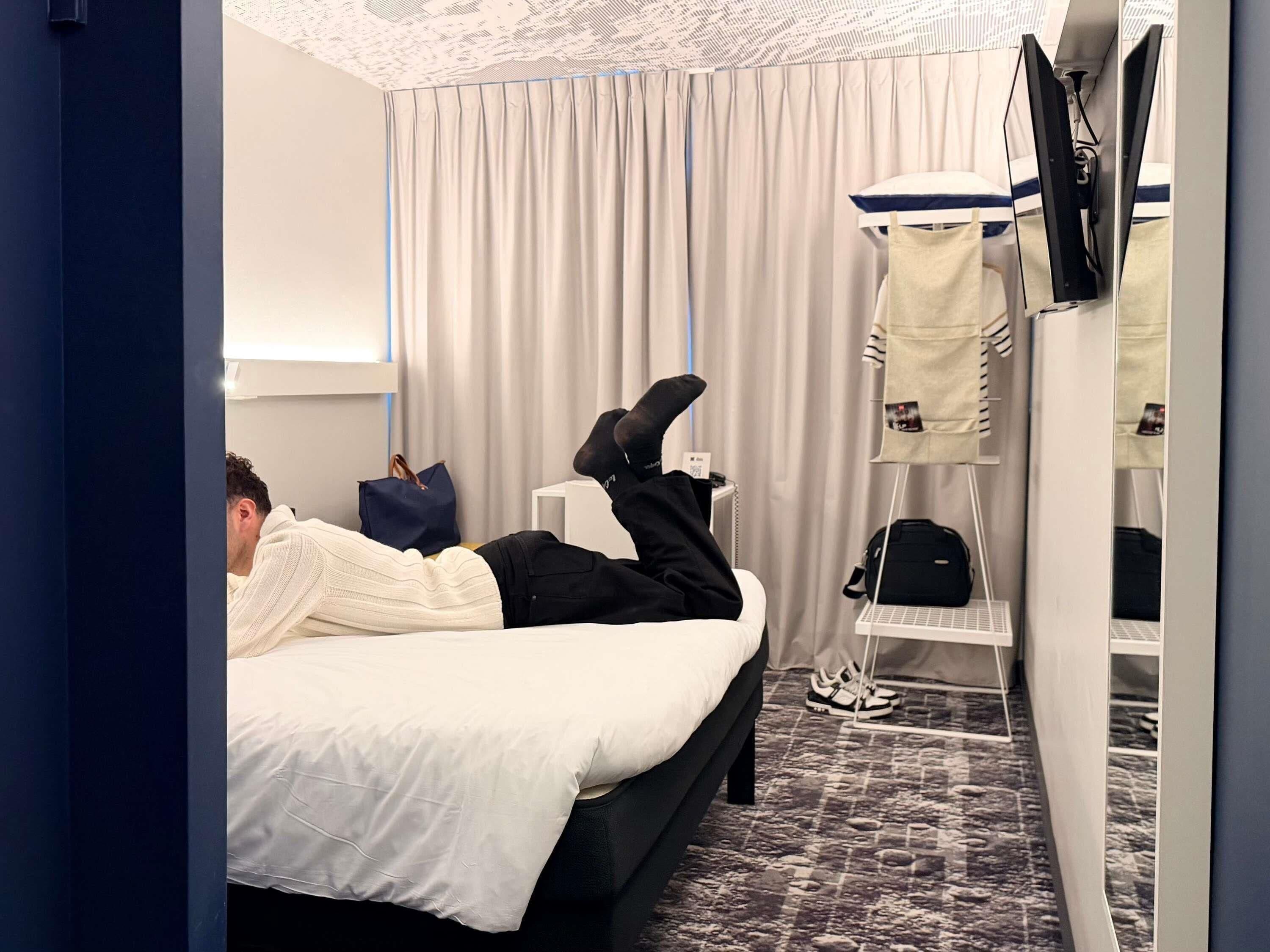 标准房, 1 张双人床 | 高档床上用品、办公桌、隔音、熨斗/熨板