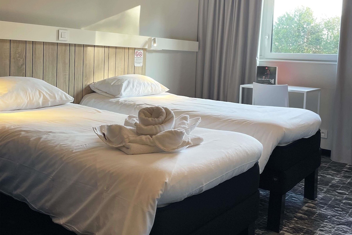 Ropa de cama de alta calidad, escritorio y sistema de insonorización 