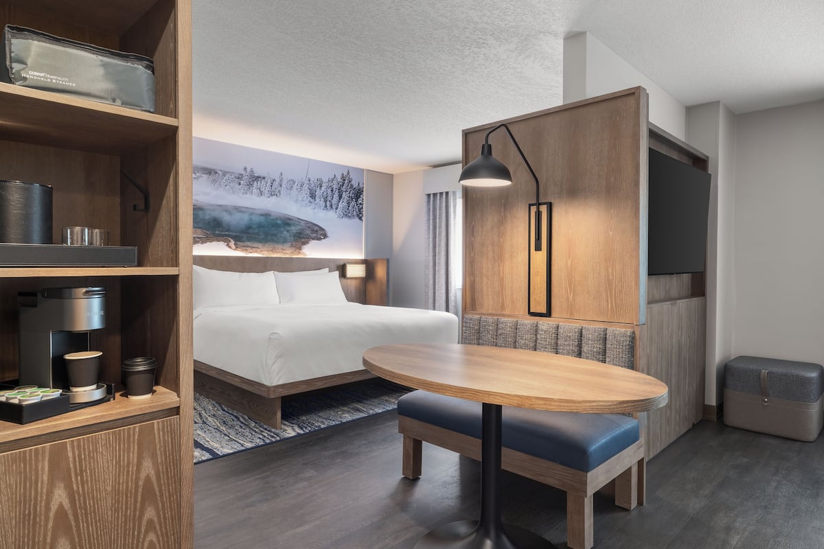 Junior Suite, Multiple Beds | Premium bedding, pillow-top beds, laptop workspace, iron/ironing board