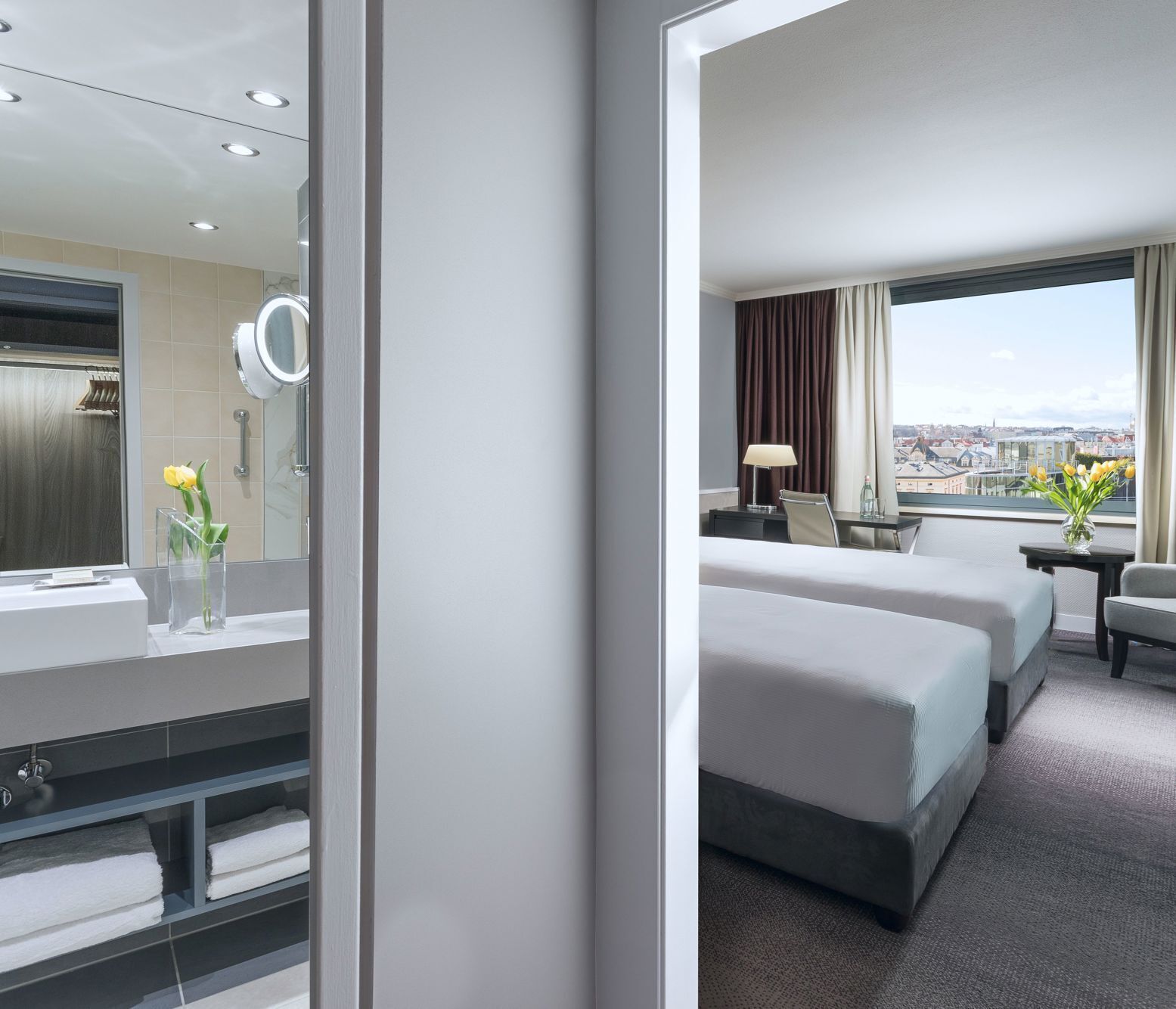 Hypo-allergenic bedding, minibar, in-room safe, desk