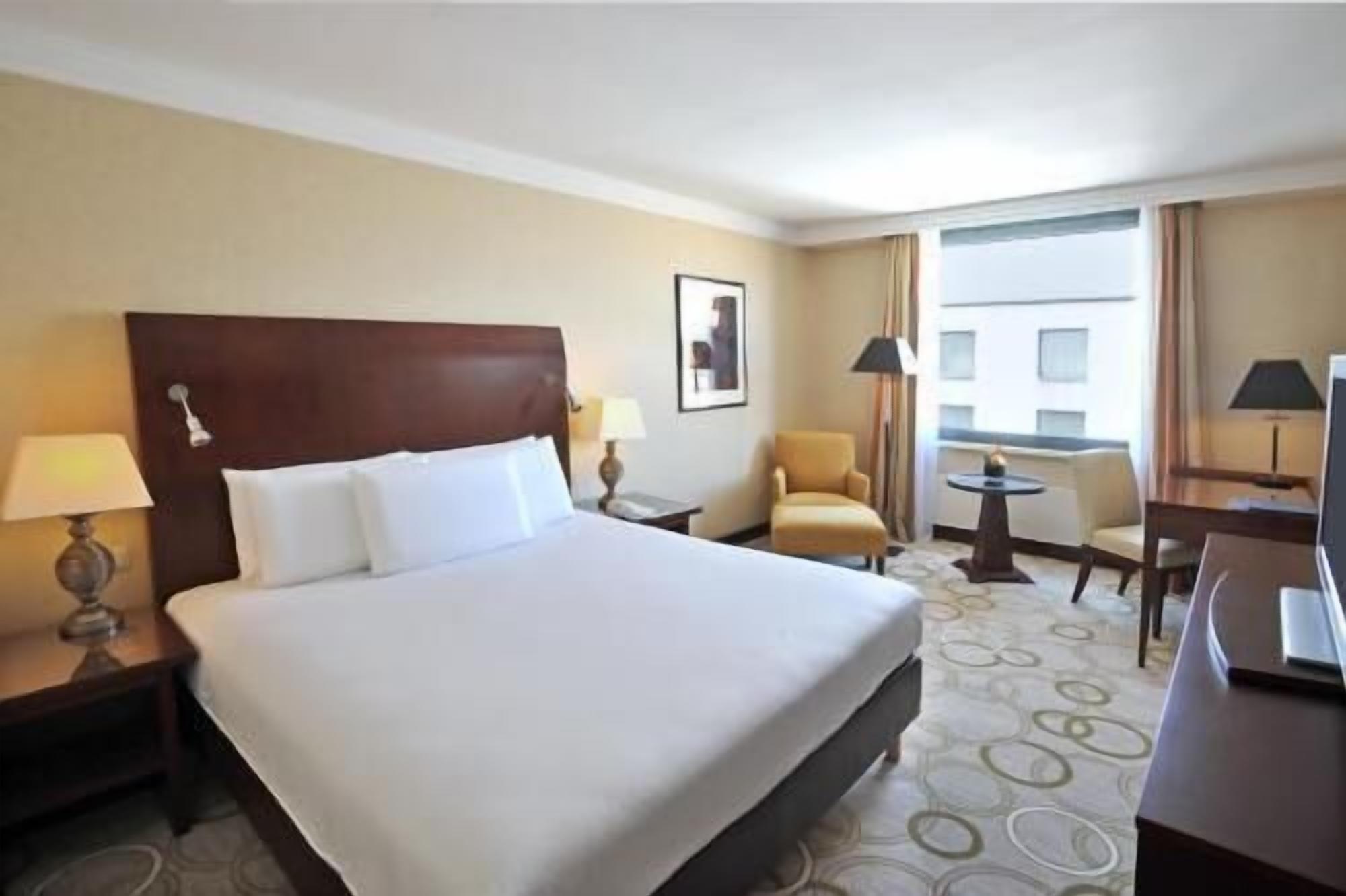 Hypo-allergenic bedding, minibar, in-room safe, desk