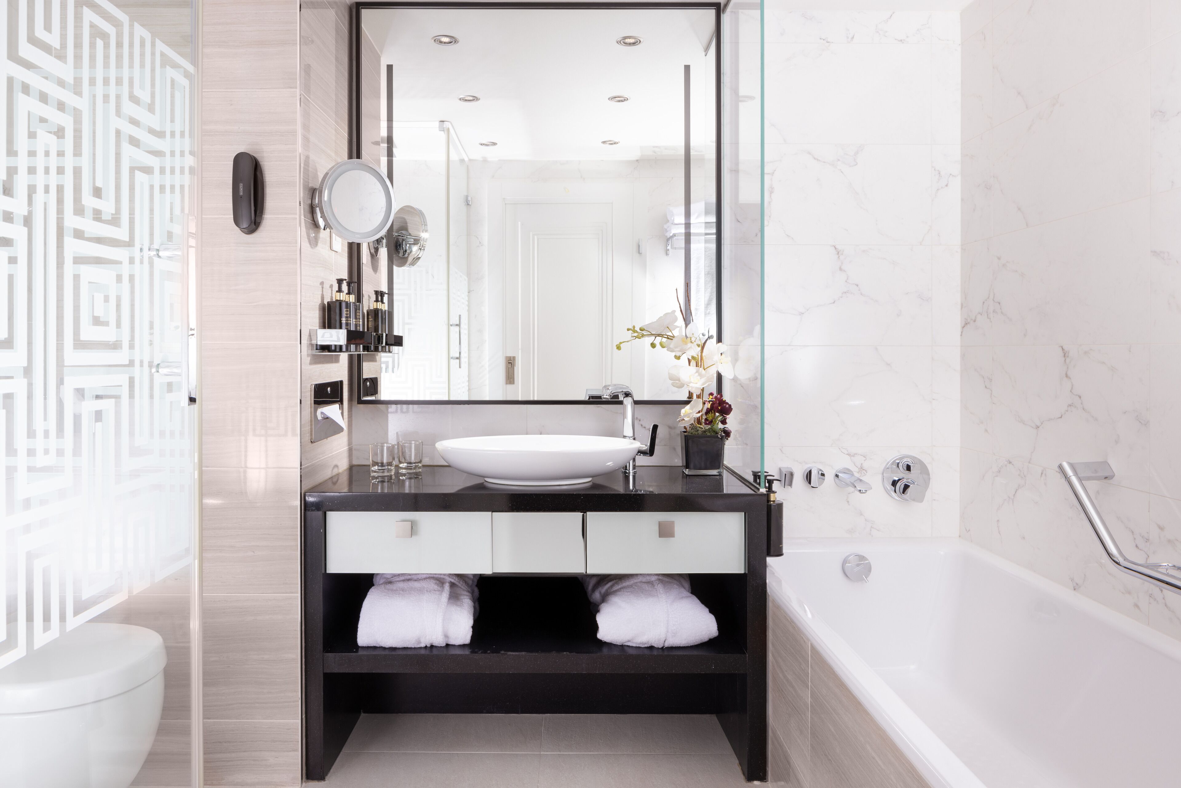 suite, 1 king bed, city view (governor) | bathroom | free toiletries, hair dryer, towels