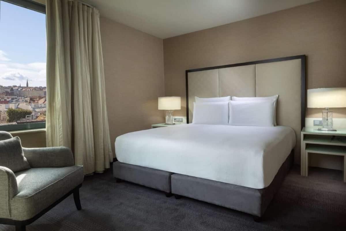 Hypo-allergenic bedding, minibar, in-room safe, desk