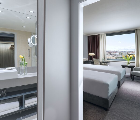 Free toiletries, hair dryer, towels - Hilton Prague Old Town (Prague)