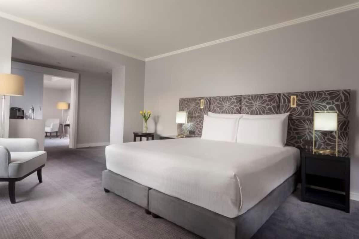 1 bedroom, hypo-allergenic bedding, minibar, in-room safe