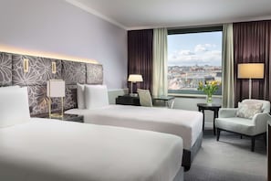 Hypo-allergenic bedding, minibar, in-room safe, desk