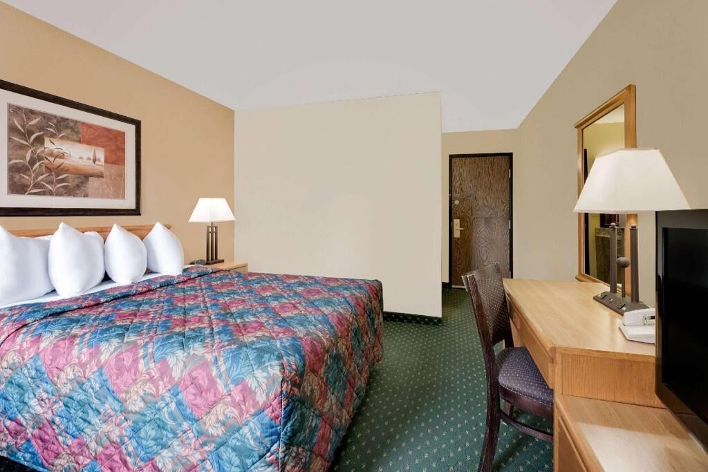 In-room safe, desk, laptop workspace, blackout drapes