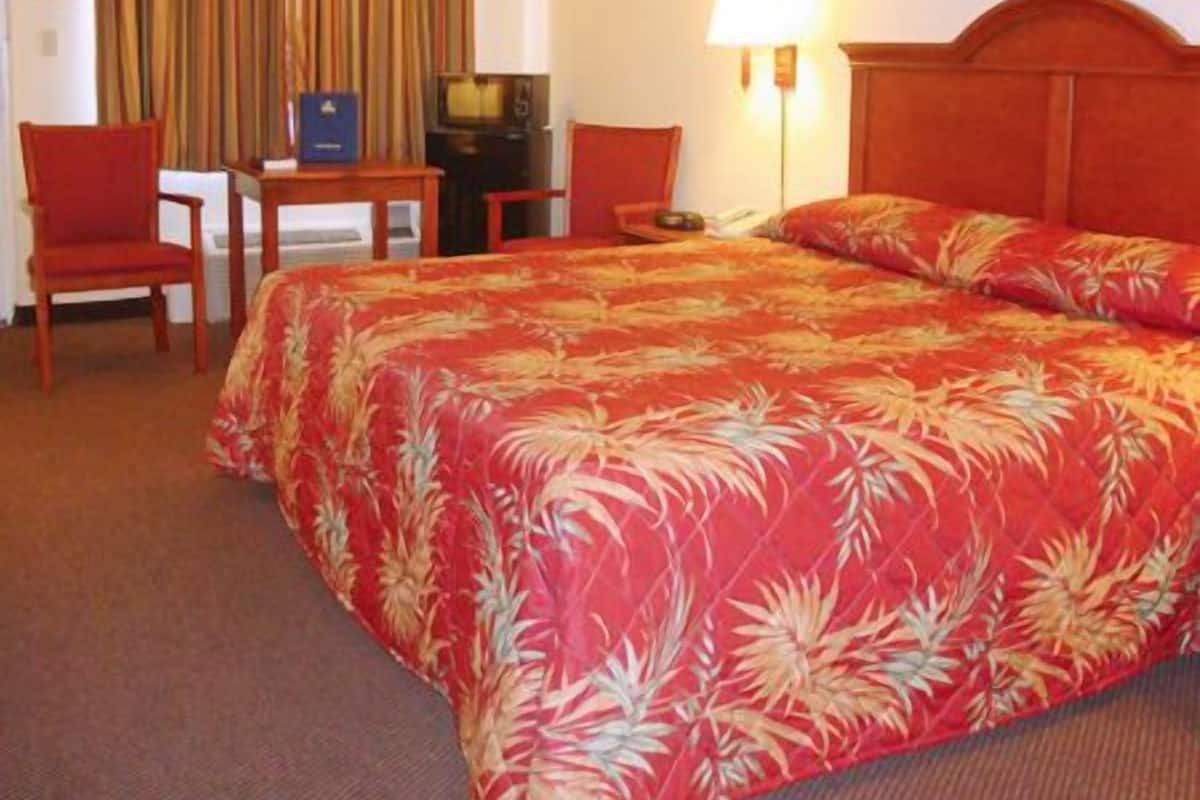 Iron/ironing board, cribs (surcharge), rollaway beds (surcharge)
