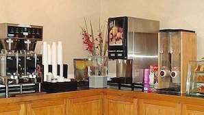 Free continental breakfast - Rodeway Inn Forsyth near GA Public Safety Training Center (Forsyth)