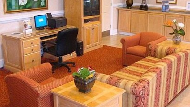 Lobby lounge - Rodeway Inn Forsyth near GA Public Safety Training Center (Forsyth)