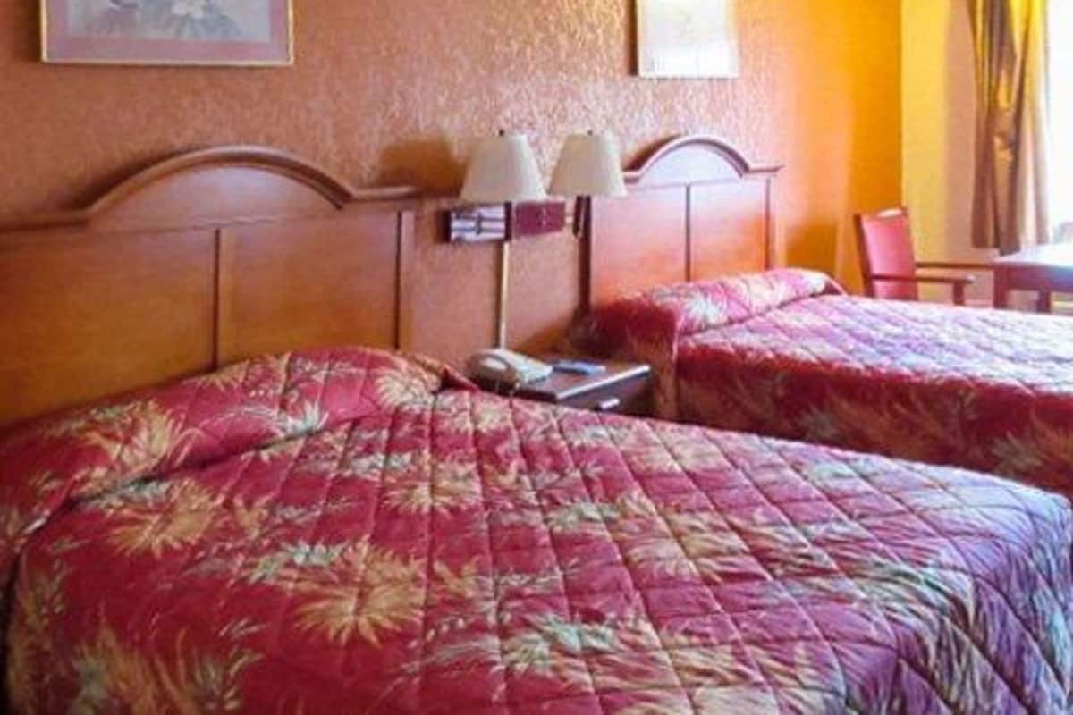 Iron/ironing board, cribs (surcharge), rollaway beds (surcharge)