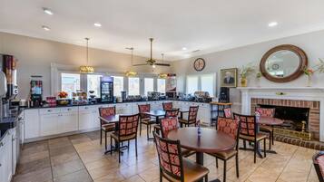 Free daily continental breakfast