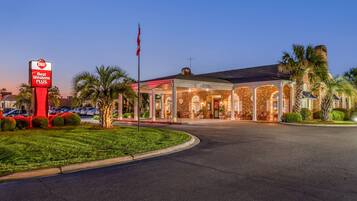 Experience the charm of this traditional hotel, set amidst a beautifully manicured lawn with palm trees and a flagpole.