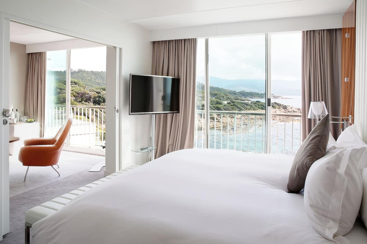 Superior Suite, 1 King Bed | Premium bedding, down comforters, minibar, in-room safe