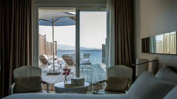 Chambre Deluxe vue mer, Solarium privé, 1 lit King | Hochwertige Bettwaren, Daunenbettdecken, Minibar, Zimmersafe