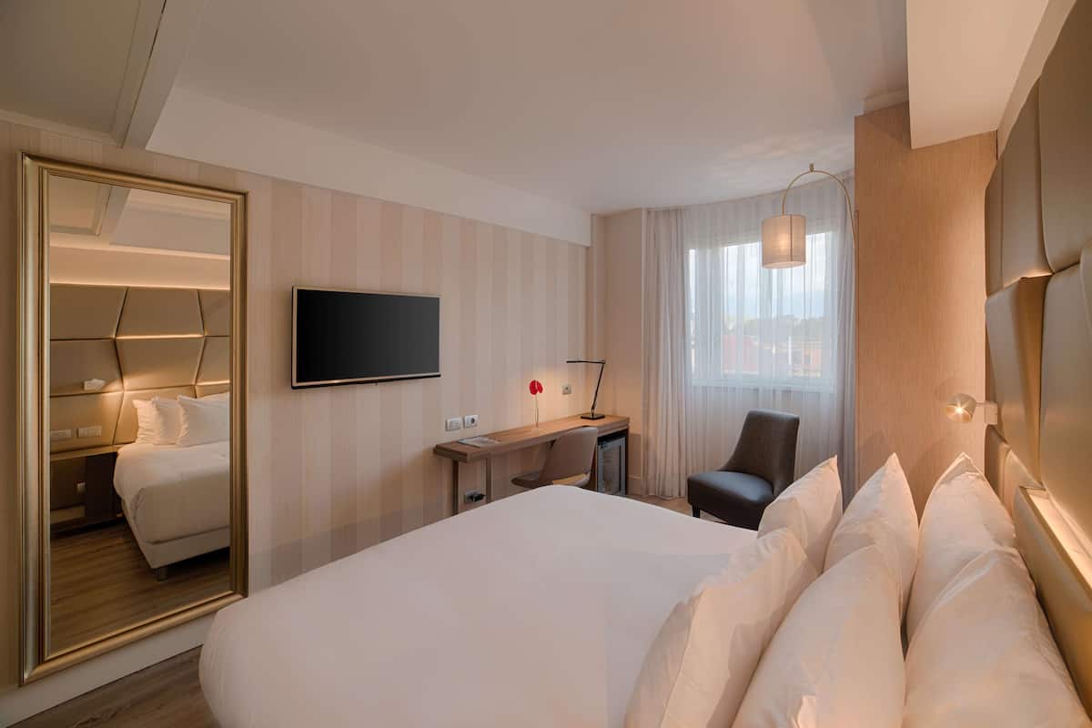 1 bedroom, minibar, in-room safe, individually decorated