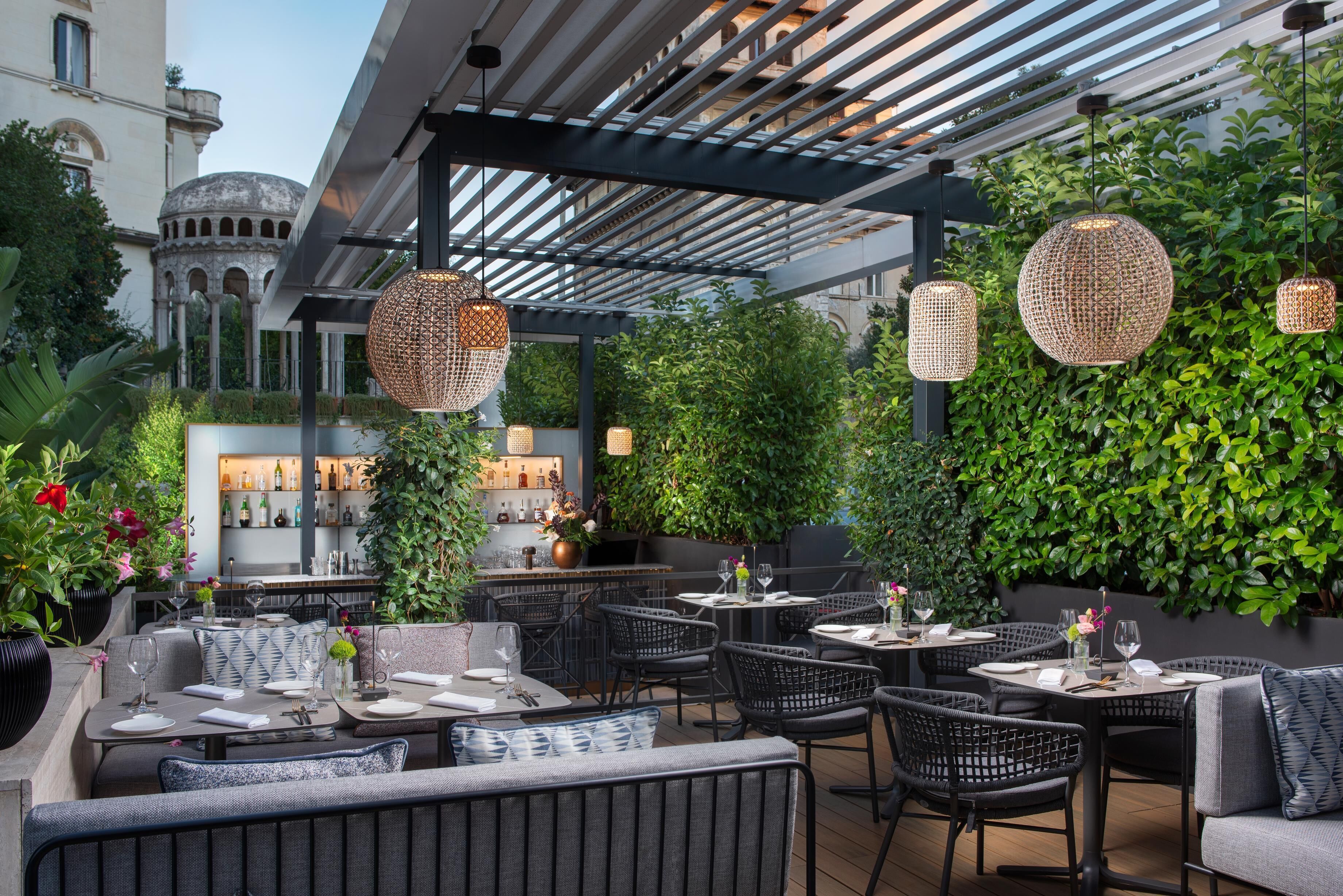 S'hi serveixen dinars, sopars i plats de cuina local 