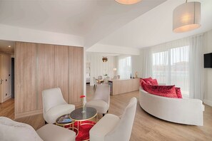 Minibar, in-room safe, individually decorated, individually furnished - NH Collection Roma Centro (Rome)