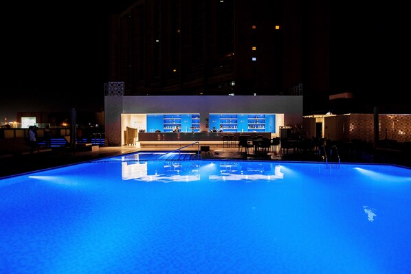 Outdoor pool, open 8:00 AM to 8:00 PM, free pool cabanas, pool umbrellas