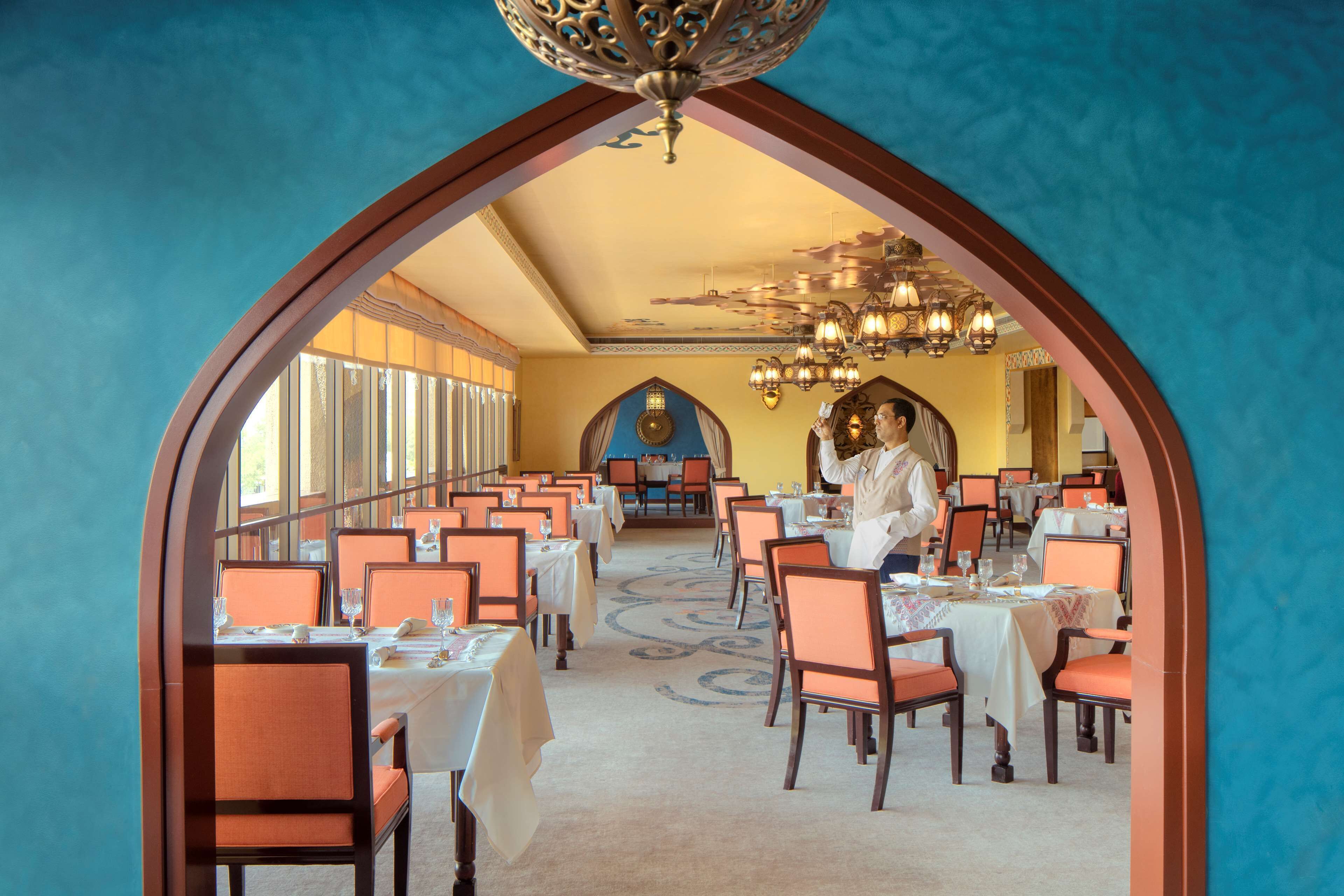 9 restaurants; breakfast, lunch and dinner served 