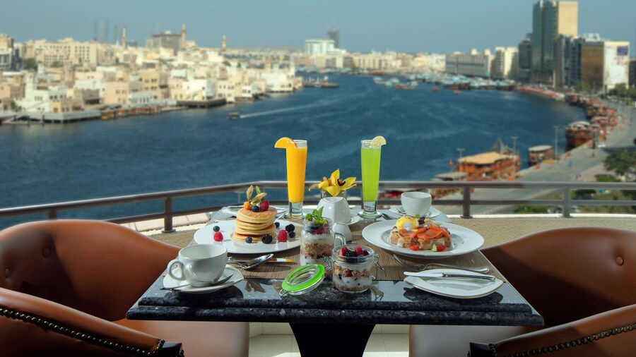 Radisson Blu Hotel, Dubai Deira Creek