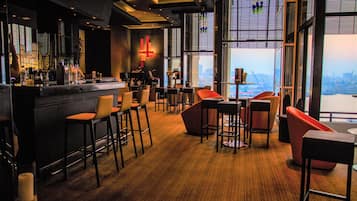 9 Restaurants; Frühstück, Mittagessen und Abendessen werden serviert