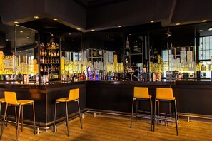 3 Bars/Lounges, Poolbar