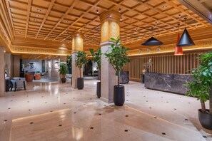 Lobby - Radisson Blu Hotel, Dubai Deira Creek (Dubai)