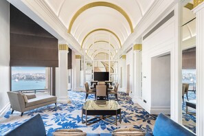 Presidential Suite (Lounge Access)