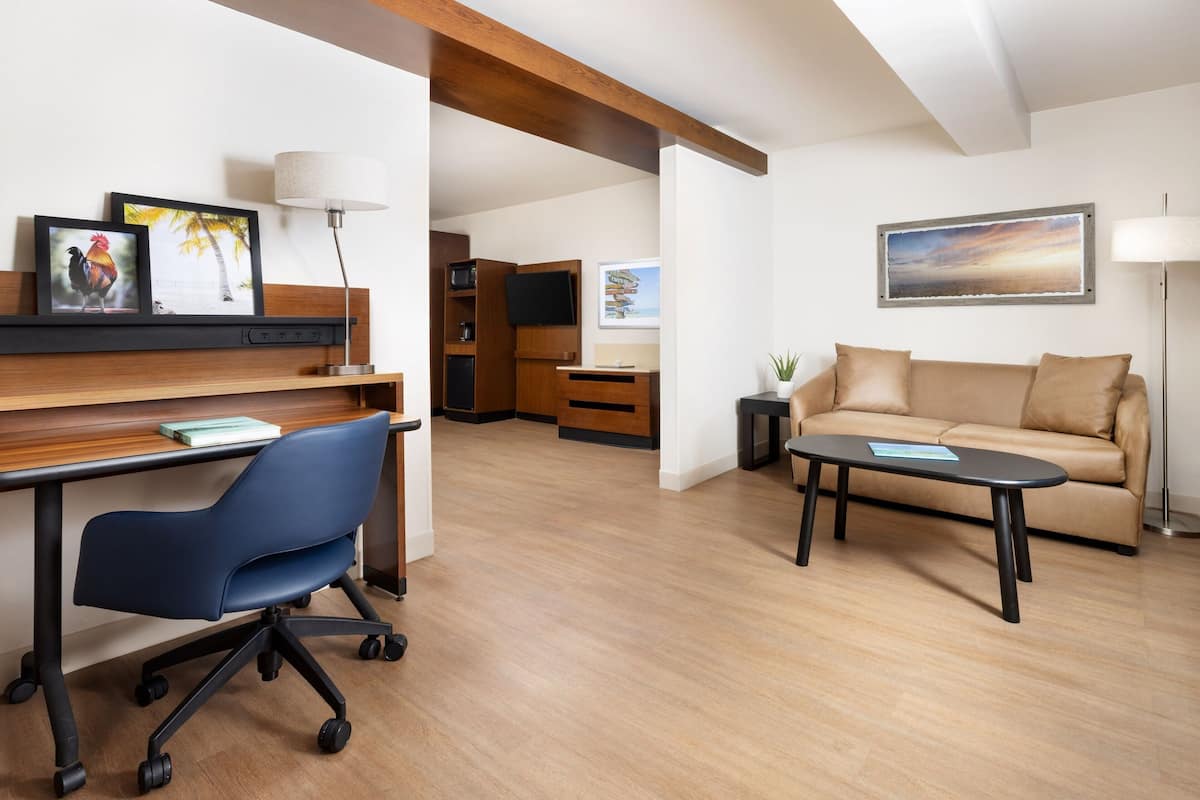 Luxe beddengoed, pillowtop-bedden, een kluis op de kamer, een bureau