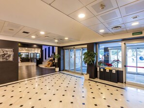 المنشأة من الخارج