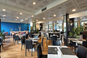 Breakfast, lunch, dinner served; Mediterranean cuisine