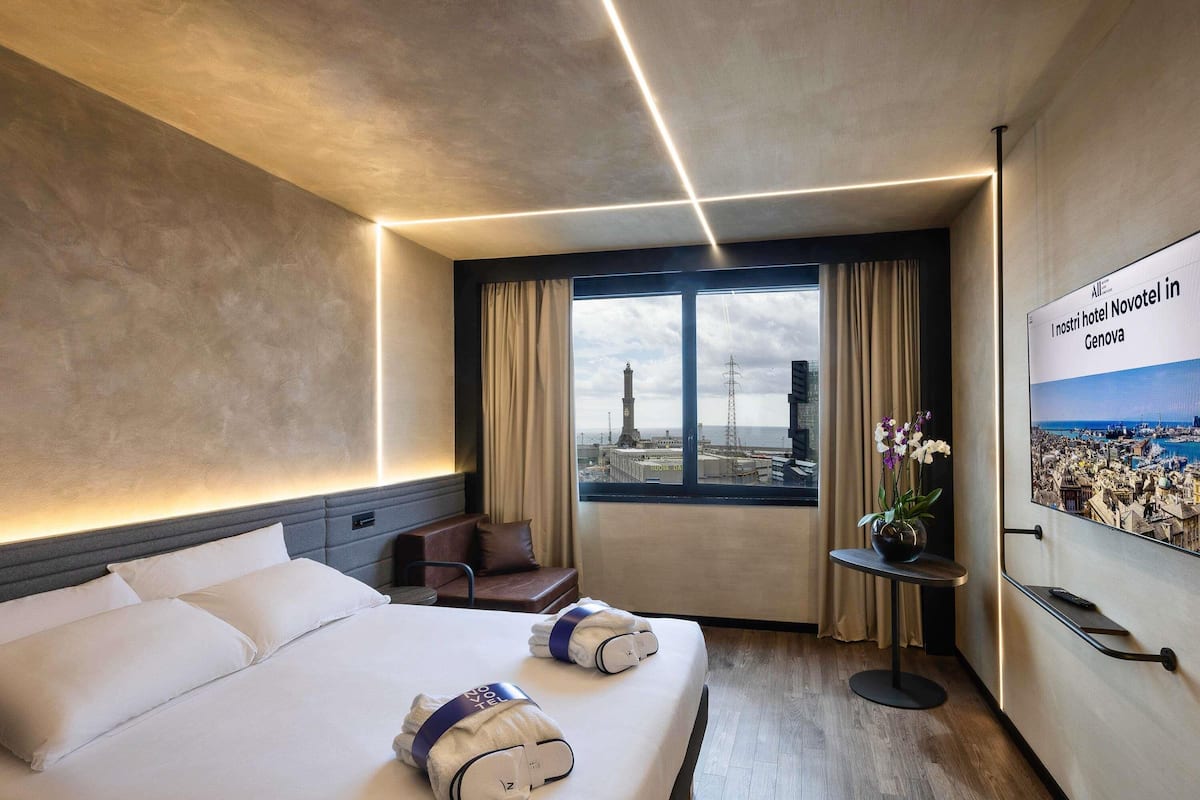 Lägenhet Deluxe - 1 dubbelsäng med bäddsoffa | Allergitestade sängkläder, minibar och värdeförvaringsskåp på rummet