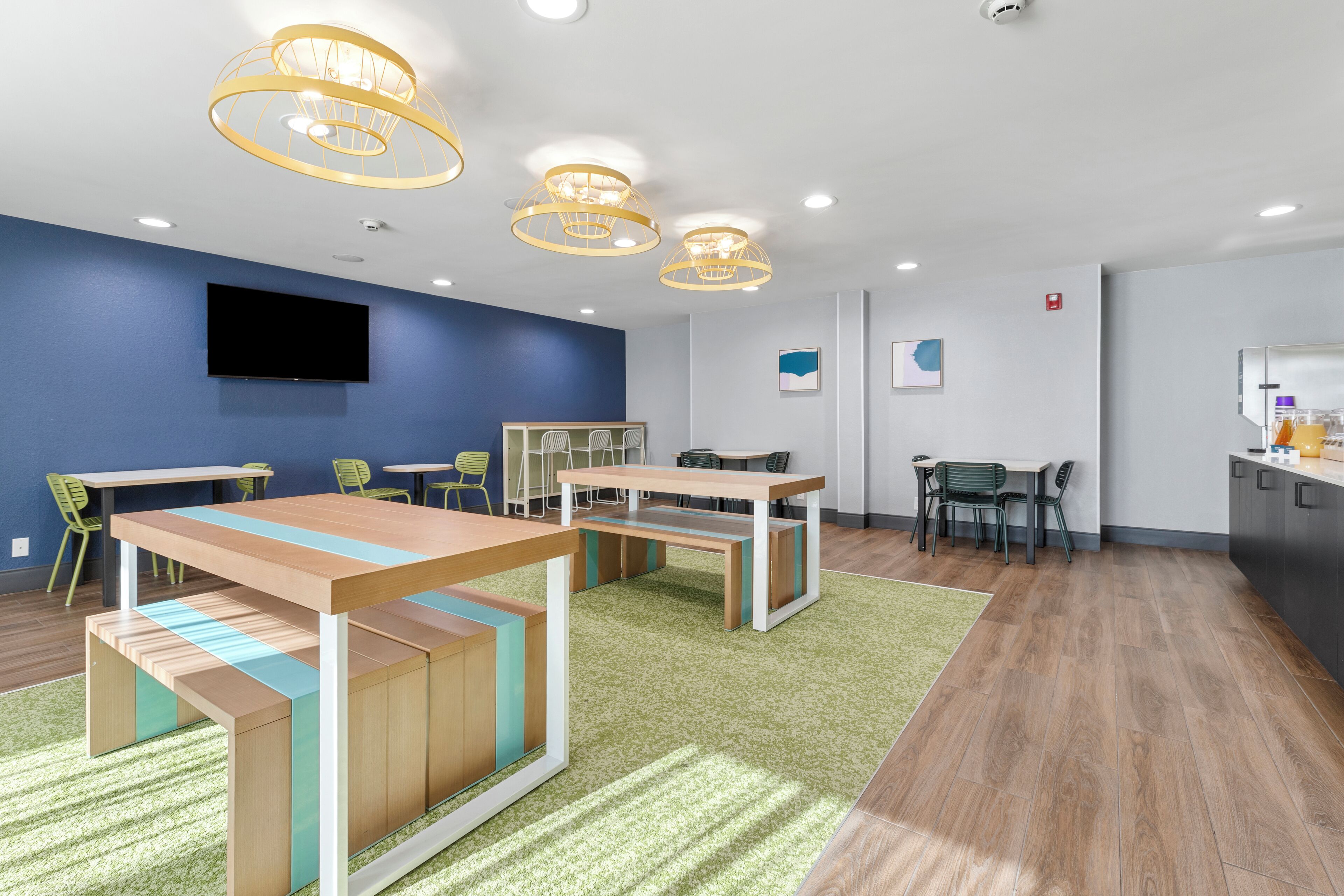 Tägliches inbegriffenes kontinentales Frühstück