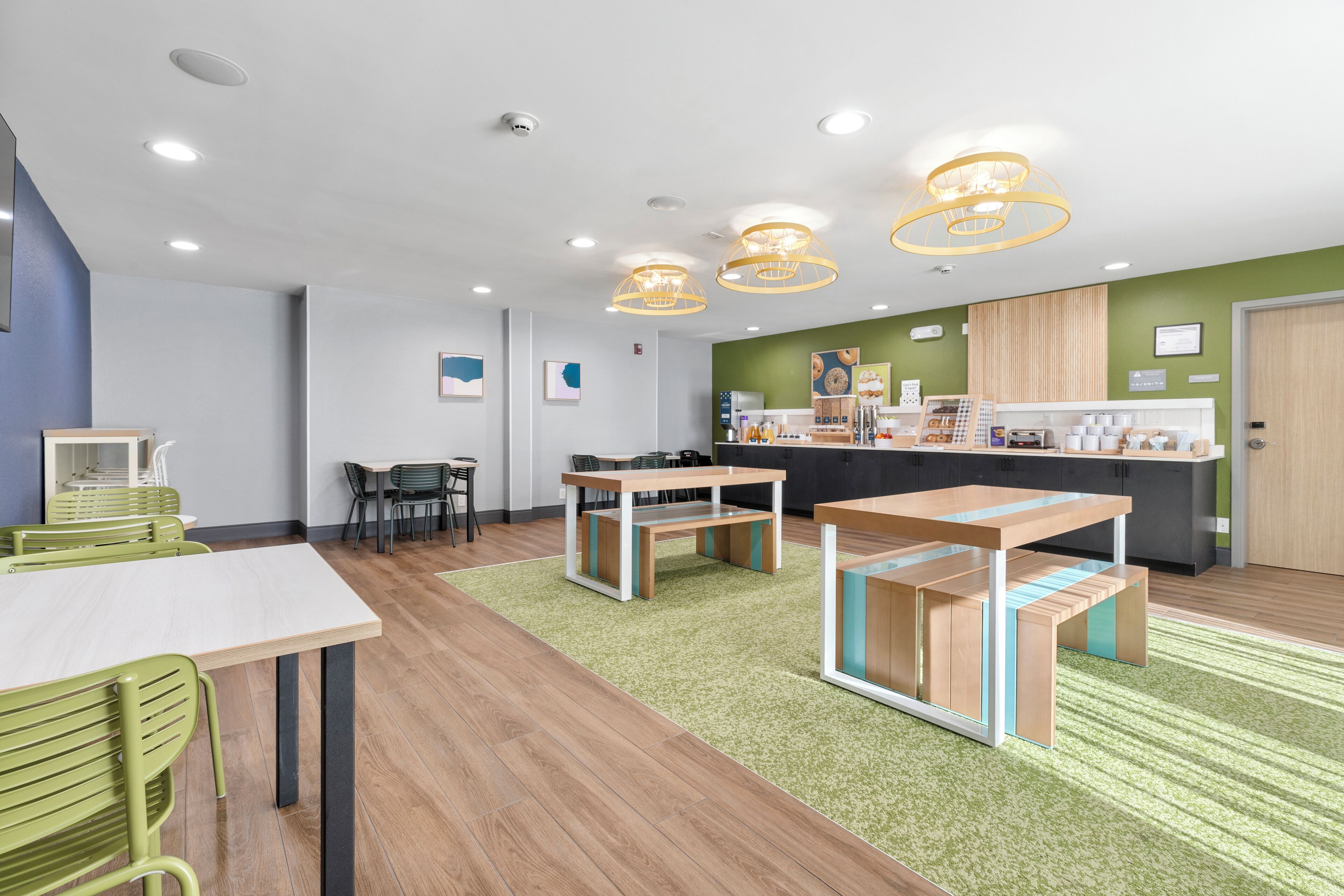 Tägliches inbegriffenes kontinentales Frühstück