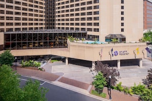 المنشأة من الخارج