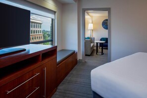 Suite (Ambassador) | Pillowtop beds, in-room safe, desk, laptop workspace - Hyatt Regency Crystal City (Arlington)