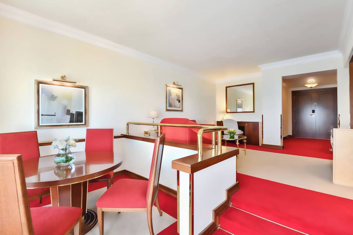 Executive Suite, 1 Bedroom, Non Smoking, Sea View (Balcony) | 1 bedroom, premium bedding, down duvets, pillow-top beds