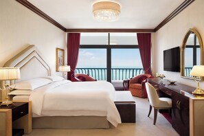 Premium bedding, down comforters, pillowtop beds, minibar - Sheraton Grand Doha Resort & Convention Hotel (Doha)